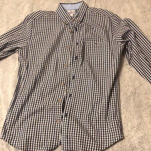 Vineyard vines button up shirt